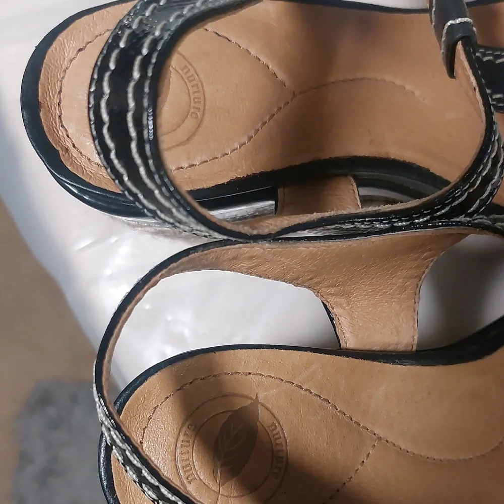 Nurture Black Leather Women's Sandals Sz 7M  NWOT